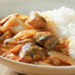 【土曜はナニする】鯖缶とオクラのトマトカレーの作り方を紹介!稲田俊輔さんのレシピ