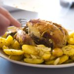【3分クッキング】骨つき鶏肉とサラミとじゃが芋のローストの作り方を紹介!藤野賢治さんのレシピ
