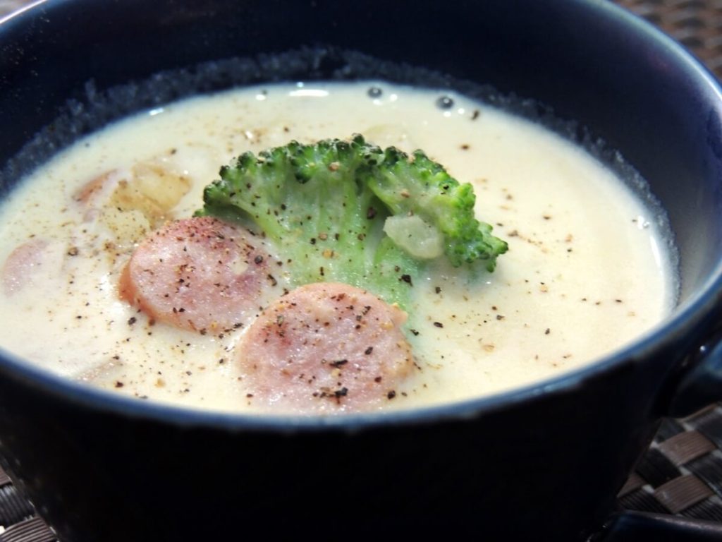 ブロッコリーと鮭の豆乳スープ