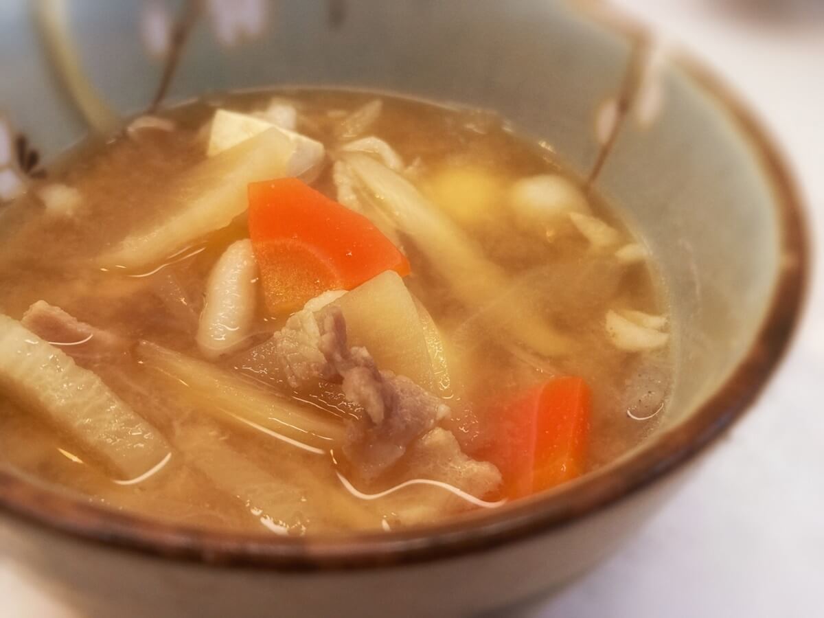 たたきごぼうと豚肉のスープ