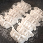 【ヒルナンデス】リュウジさんのレシピ!冷凍餃子のアヒージョの作り方を紹介!
