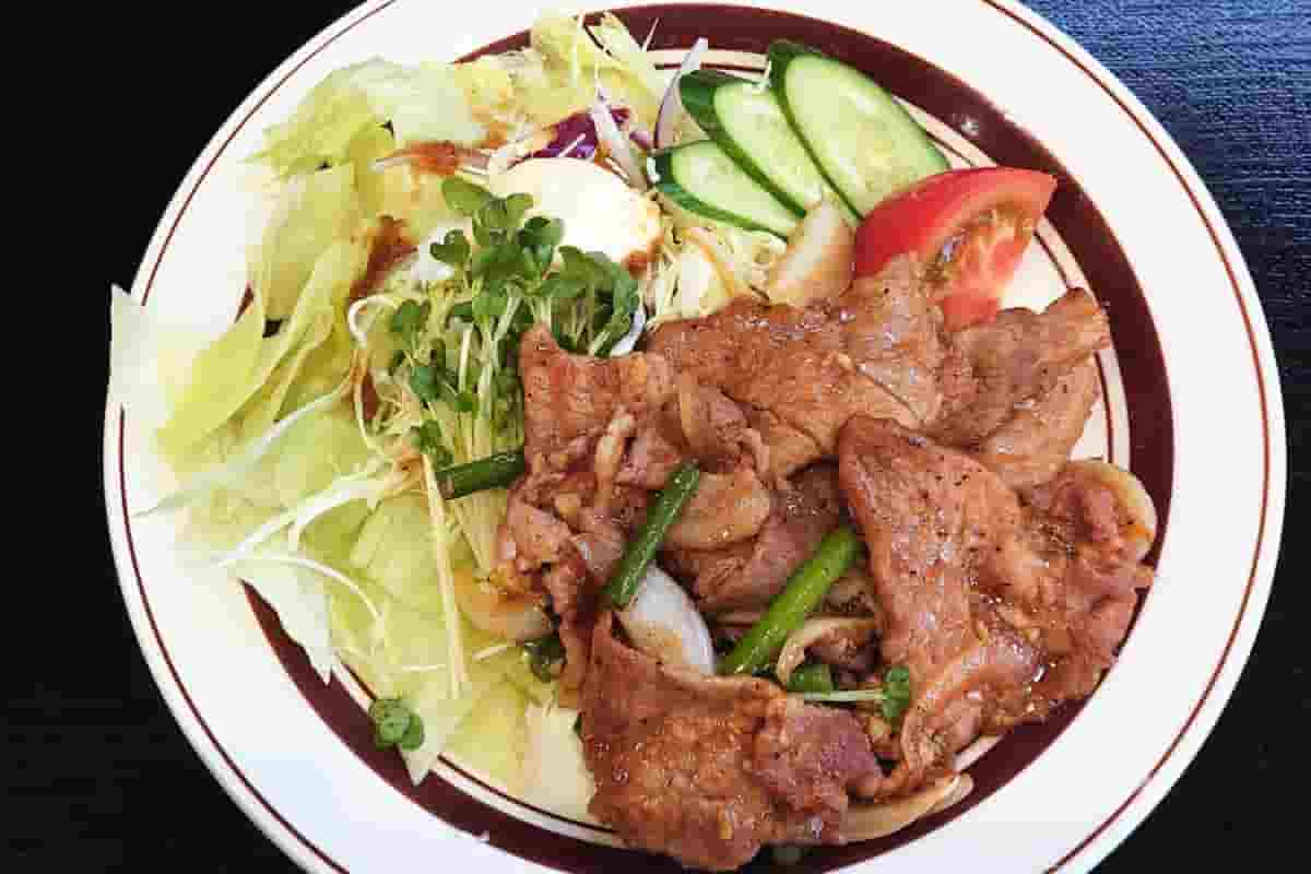 サニーレタスと豚肉のサラダ