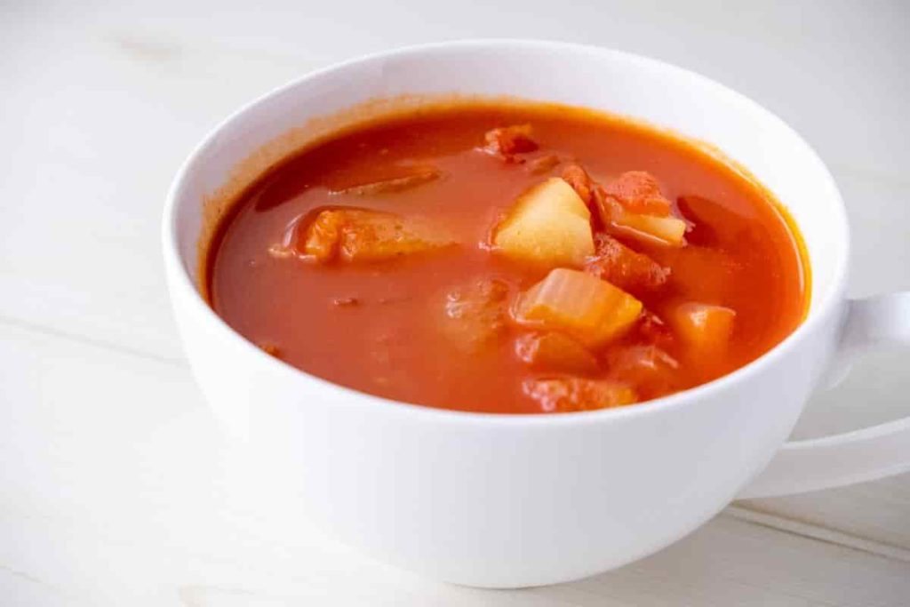 春キャベツのピリ辛トマトスープ