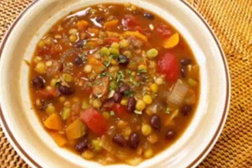 コロコロ豚肉と豆のトマトスープ
