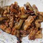 【まる得マガジン】豚肉とごぼうのさっぱり酢パイス炒めの作り方を紹介!久保桂奈さんのレシピ