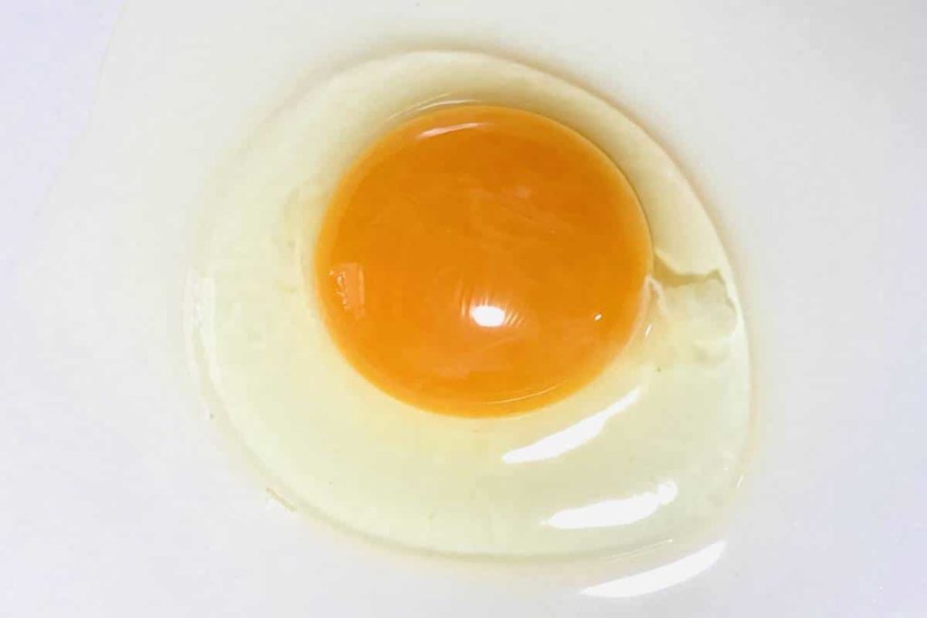 卵のアヒージョ